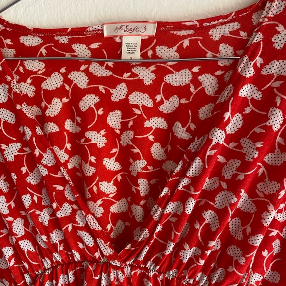 Red & White V Neck Blouse! - Picture 2 of 3